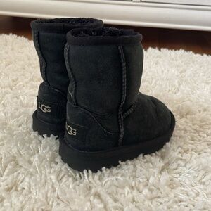 Toddlers’ Classic Ugg Boots Sz 7